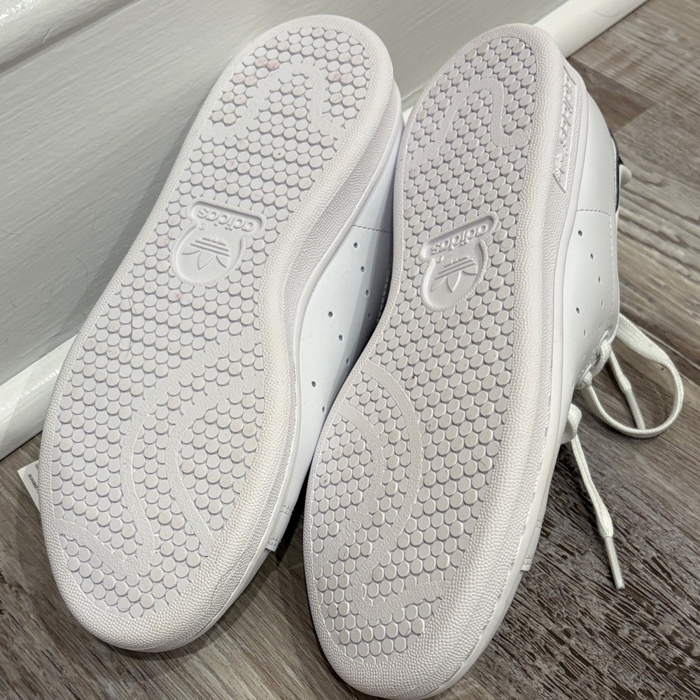 Adidas Women's White and Black Stan Smith Sneakers size 6 brand new - Picture 4 of 4